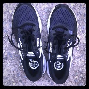 Brooks tennis shoes